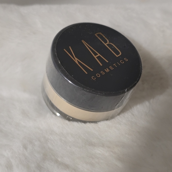 KAB Cosmetics Translucent Setting Powder - Picture 2 of 3